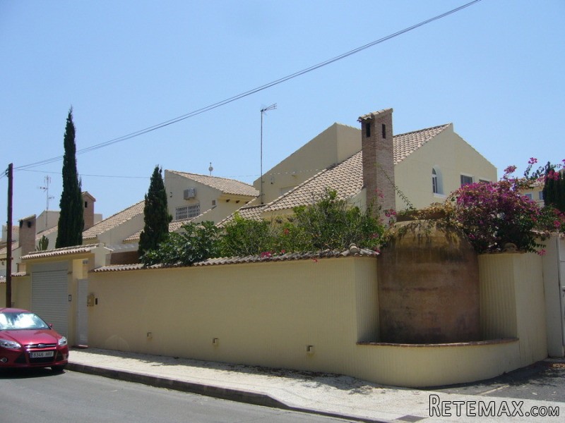 3 Bedrooms - Villa - Alicante - For Sale