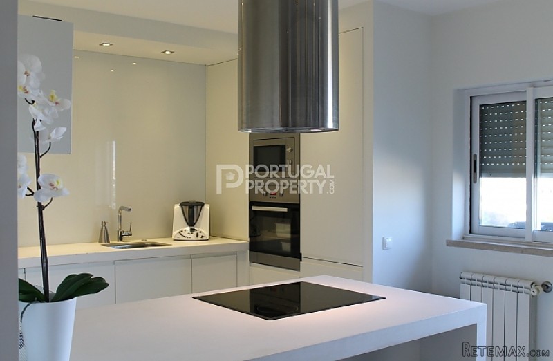 Standout Apartment with Amazing Views..