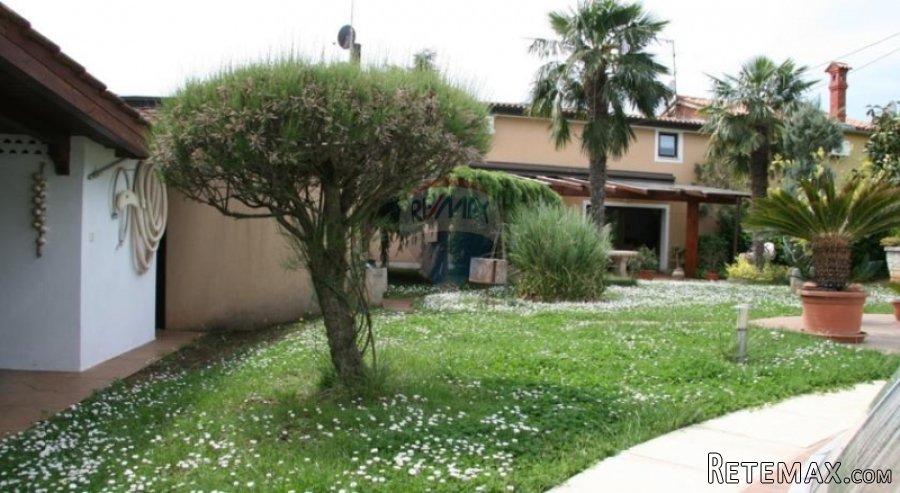 Brtonigla, lijepa kuća sa prekrasno uređenom okućnicom - 3