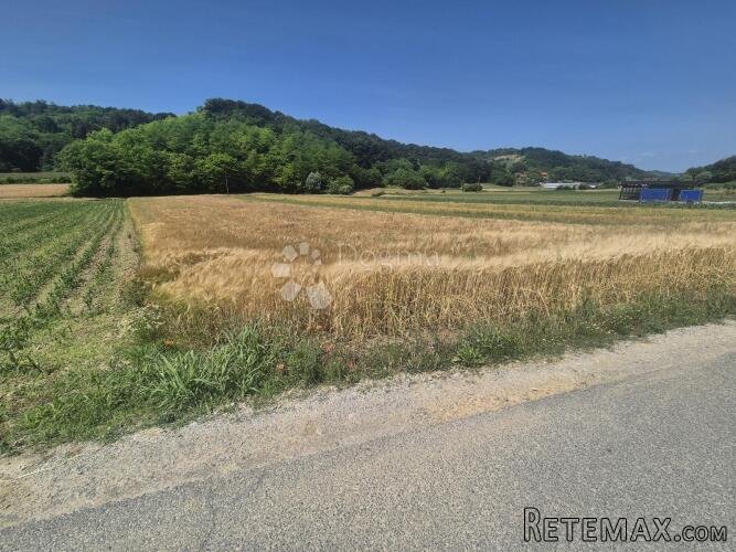Poljoprivredno zemljište 1.755m² nadomak Sv. Križa Začretja! - 2