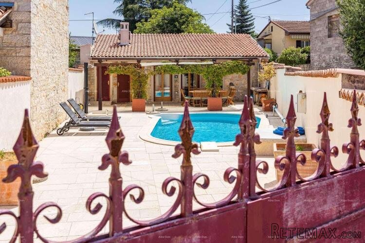 Prodaje se renovirana istarska kuća s bazenom – Kanfanar, 20.. - 2