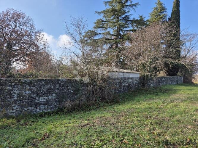 Građevinsko zemljište sa pomoćnom zgradom u okolici Rovinja - 3