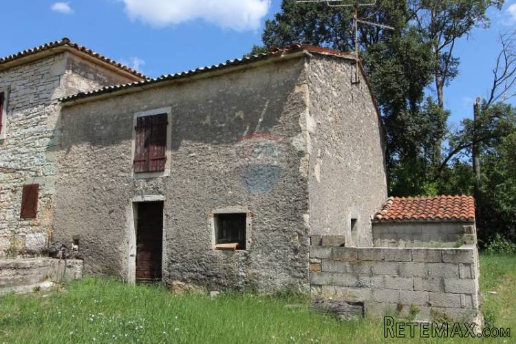 Starina za obnovu sa 4000m2 okućnice - 4