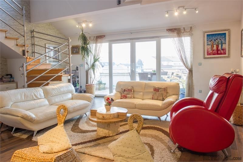 5 bedroom Duplex For Sale: Ravnice..