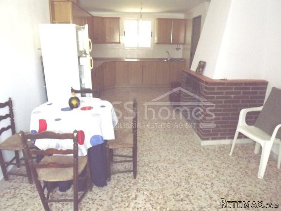 ABSOLUTE BARGAIN......A semi detached (but totally private).. - 7