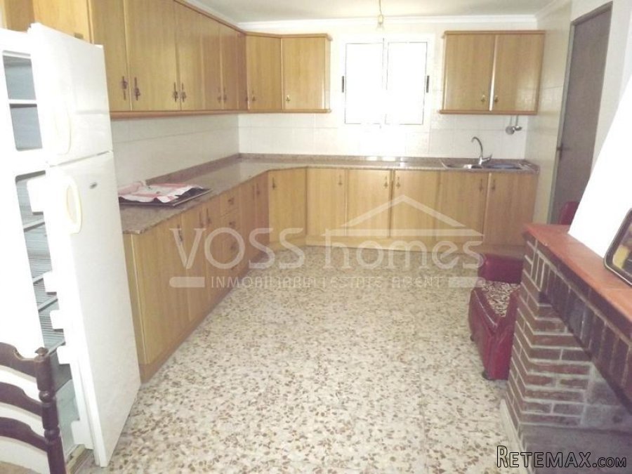 ABSOLUTE BARGAIN......A semi detached (but totally private).. - 8