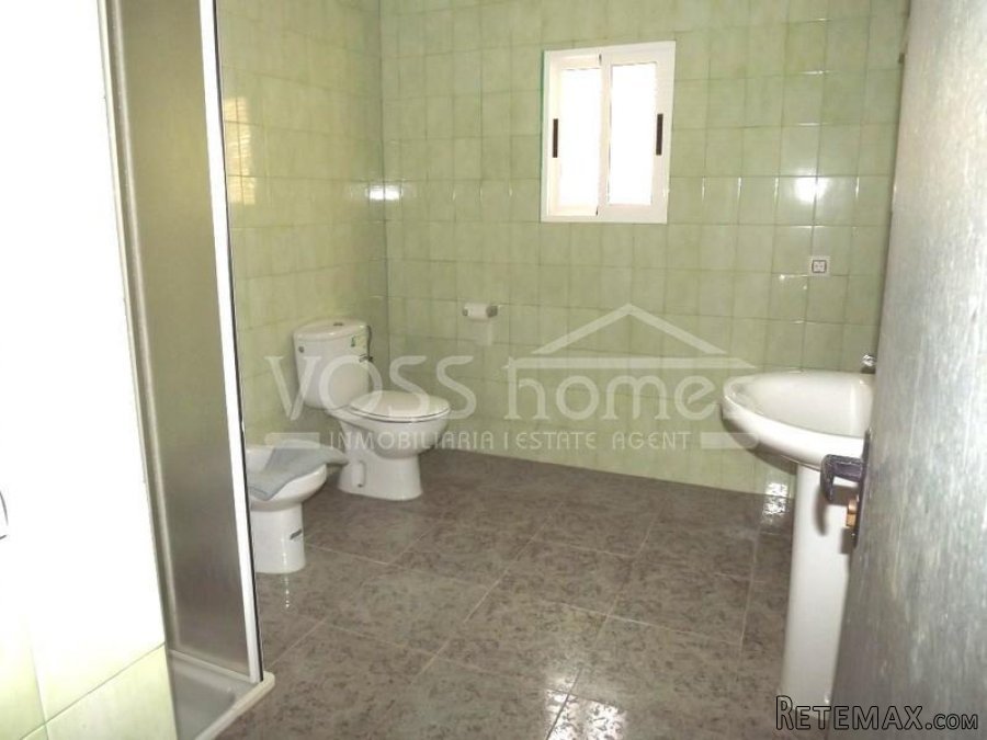 ABSOLUTE BARGAIN......A semi detached (but totally private).. - 9
