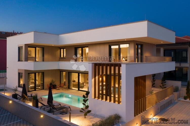 FAŽANA - Luksuzna, vrhunski opremljena villa, 50 m od mora
