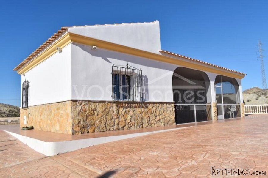 A spacious 3 bed, 2 bath country villa with H&C air con.. - 5