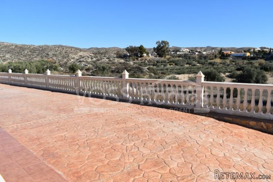 A spacious 3 bed, 2 bath country villa with H&C air con.. - 7