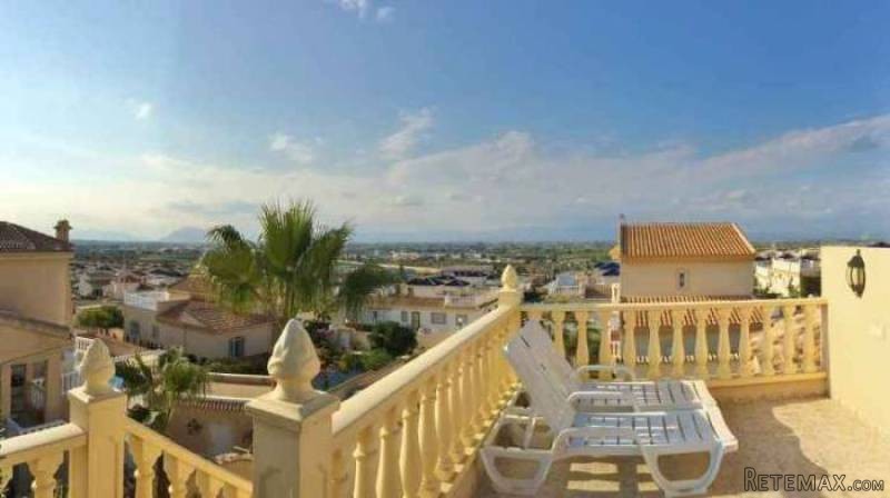4 Bedroom 3 Bathroom Villa In Ciudad.. - 2