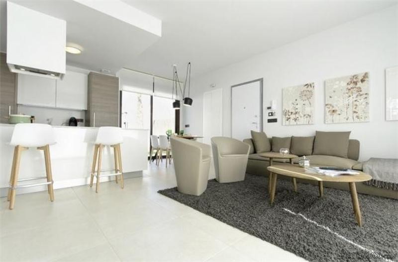 4 bedroom detached house for sale - 2