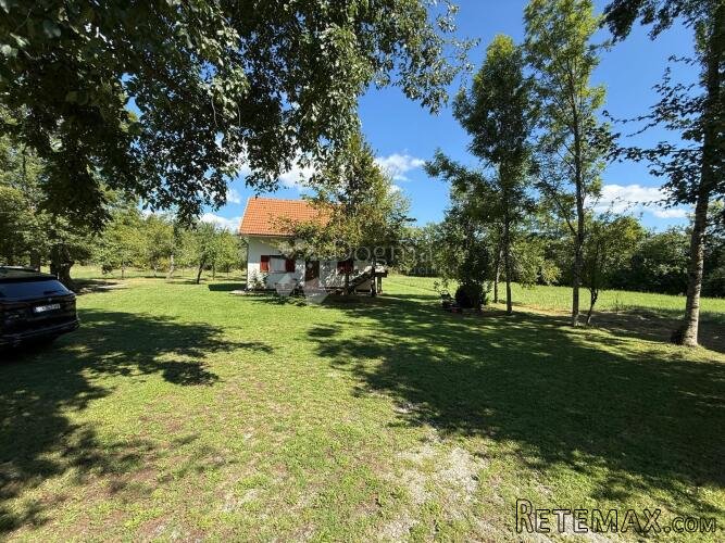 KUĆA S UREĐENIM DVORIŠTEM 2088 M2 , 70% IZGRADIVOSTI - 3