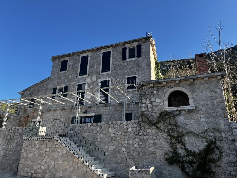 PELJEŠAC, POVIJESNI LJETNIKOVAC