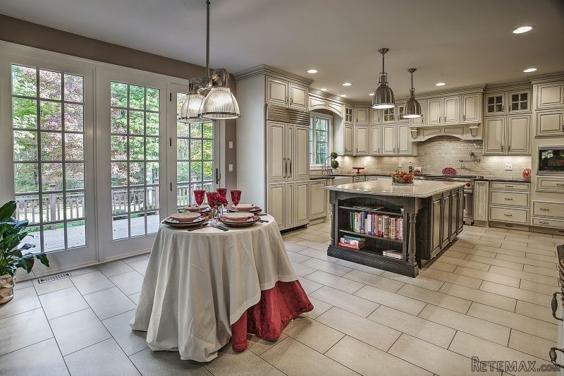 5 bedroom Detached House For Sale: 65..