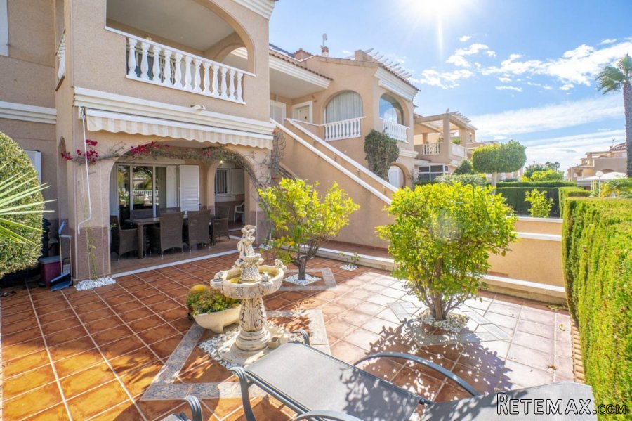 Fantástico apartamento en Zeniamar, Orihuela Costa. La..