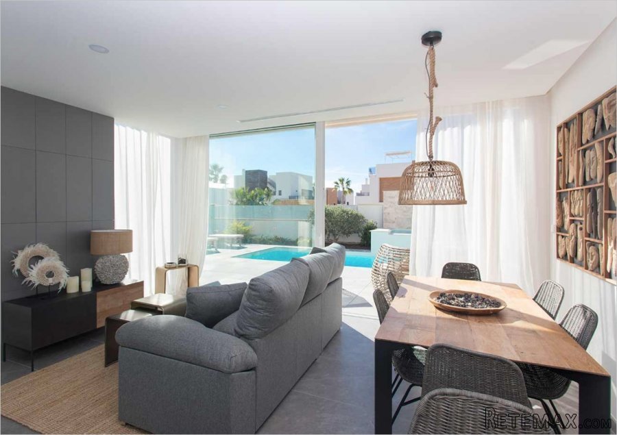 Luxury villa in Aguas Nuevas, Torrevieja. The property has.. - 4
