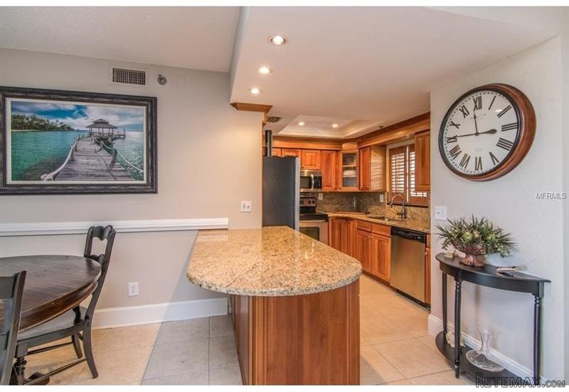 2 bedroom Property For Sale: 1002 SOUTH.. - 2