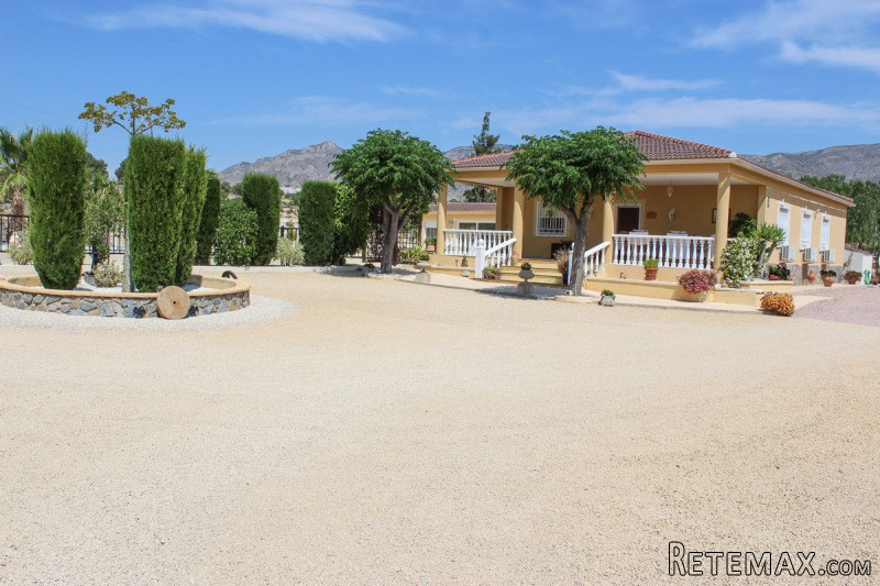 4 Bedrooms - Villa - Alicante - For Sale
