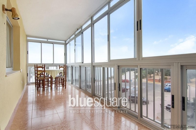 Lovely 2-bedroom front-line apartment..