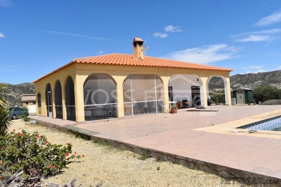 NEW & EXCLUSIVE TO VOSS HOMES - Large Country Villa with.. - 3