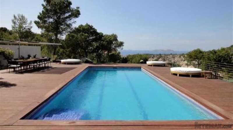 Modern- style villa close to the beach - 2