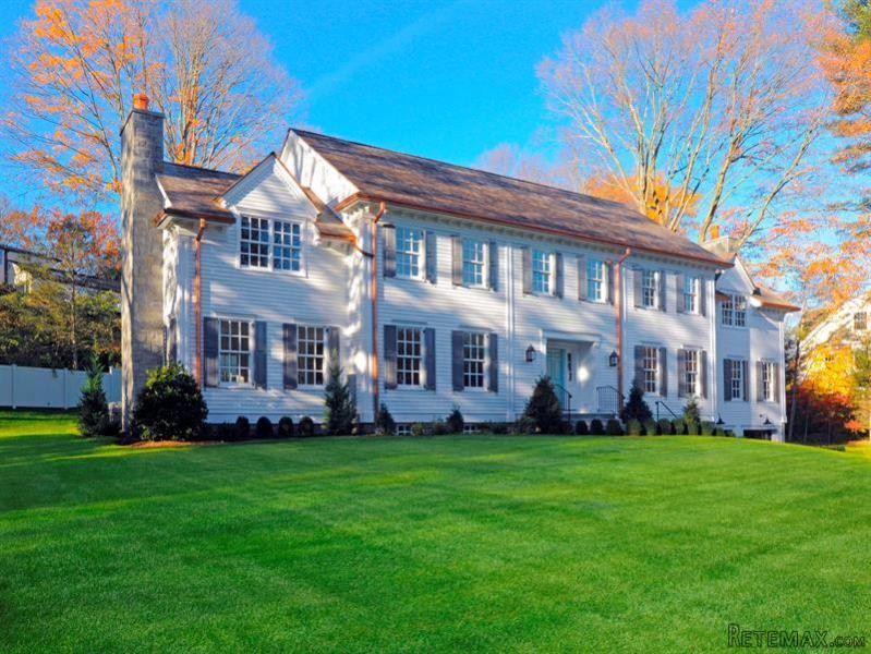 5 bedroom House For Sale: 7 Plow Lane..