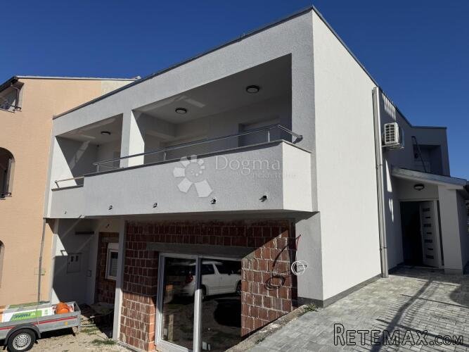 Novogradnja u Crikvenici sa dva odvojena stana