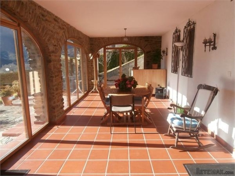 Impeccable 5 Bed Semi-Detached Villa.. - 2