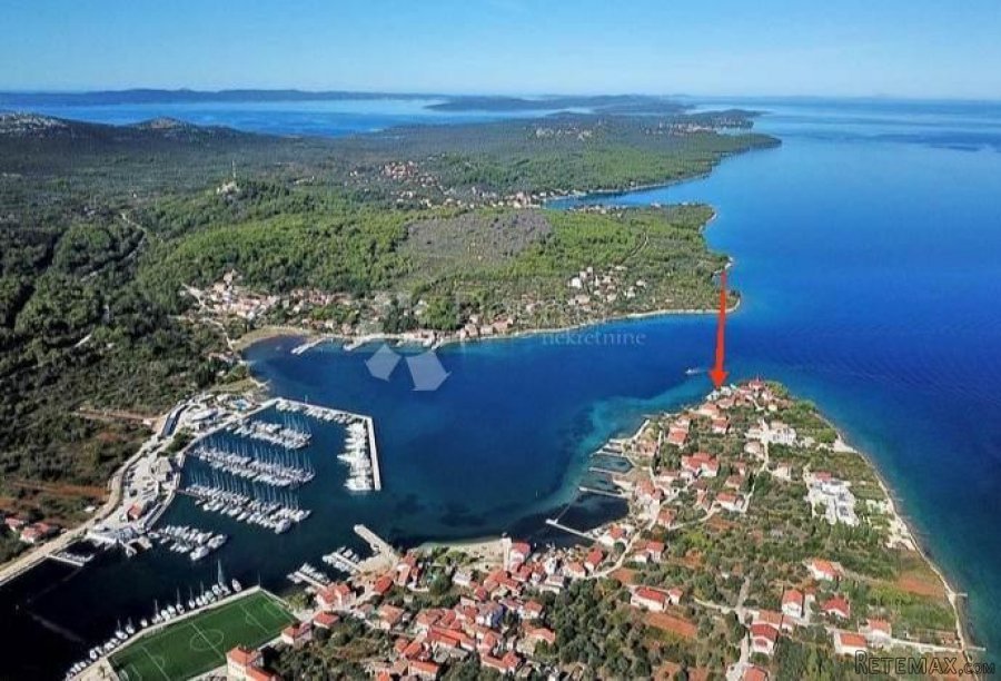 Prvi red do mora - Građevinsko zemljište na Ugljanu! PRILIKA