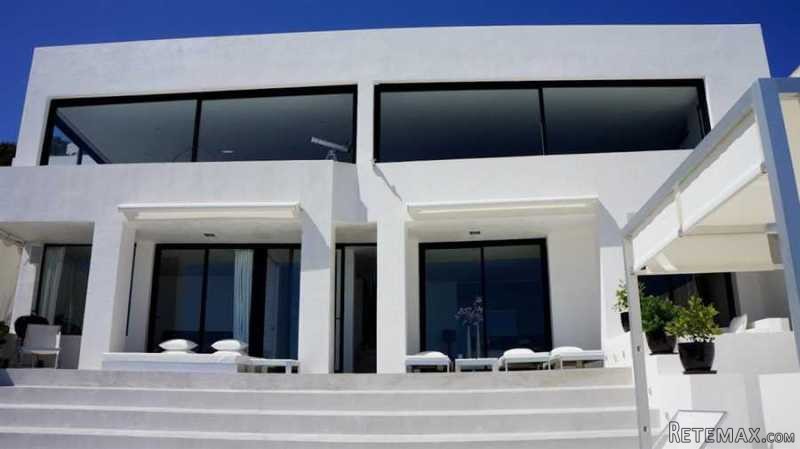 Fantastic villa stunning views