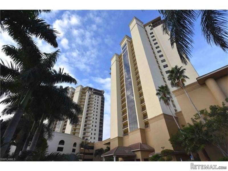 3 bedroom Condominium For Sale: Fort..
