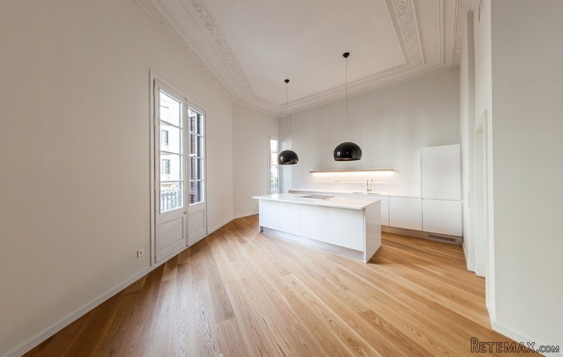 Central apartment for sale in Barcelona..