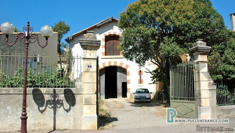 Impressive Barn With Garden In Popular..