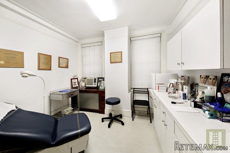 3 bedroom Apartment For Sale: 1050 PARK..