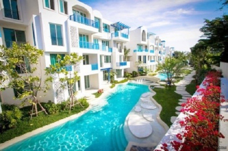 Beautiful 2 Bed Beachfront Condo At..