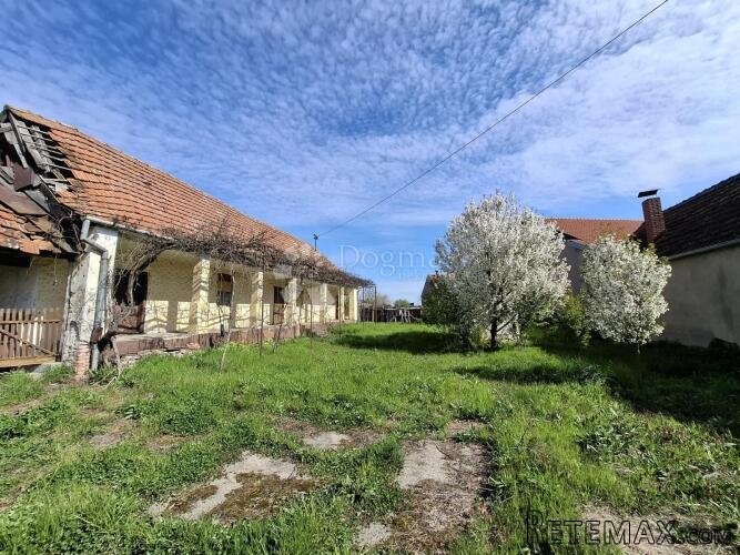 4356 m² zemljišta uz kuću za rušenje