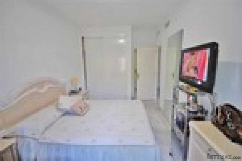 Apartment For Sale In Golden Mile..