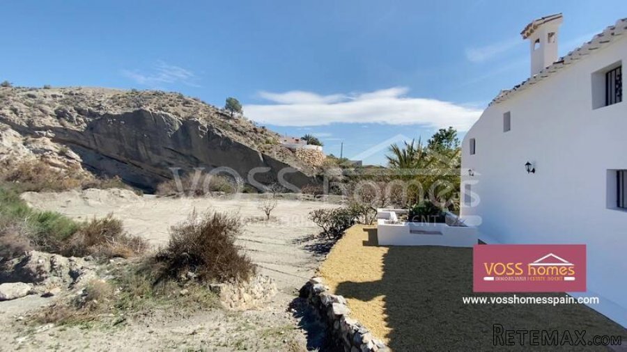 EXCLUSIVE LISTING TO VOSS HOMES - A very attractive.. - 2