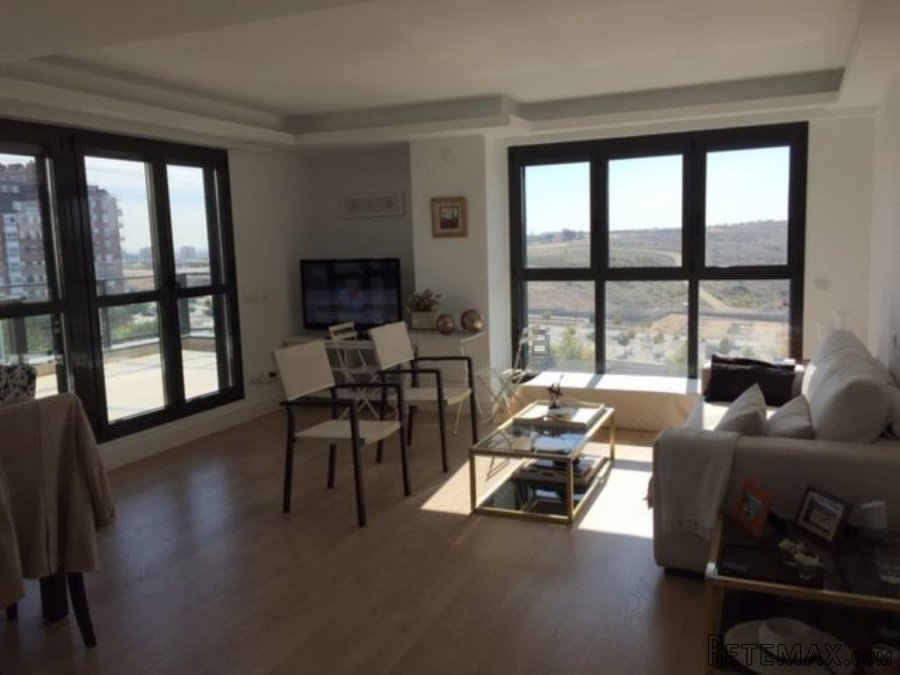 Salón, cocina, dos dormitorios y dos baños. Construido a 9.. - 2