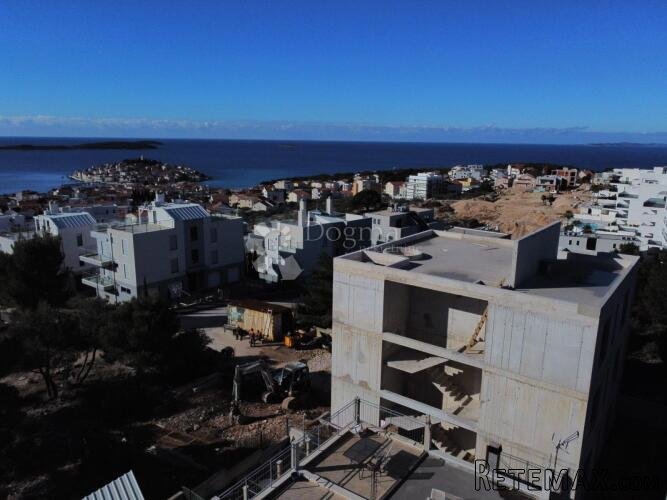 PRIMOŠTEN-PENTHOUSE NA TOP LOKACIJI - 3
