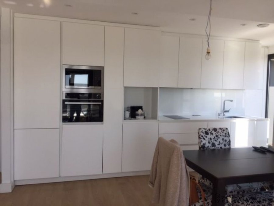Salón, cocina, dos dormitorios y dos baños. Construido a 9.. - 3
