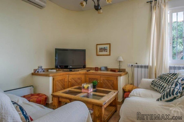 This two-storey semi-detached house with private pool is.. - 3
