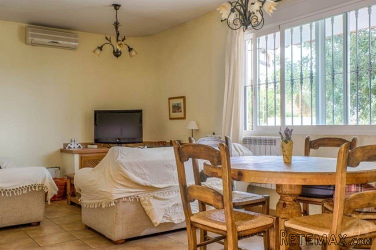 This two-storey semi-detached house with private pool is.. - 4