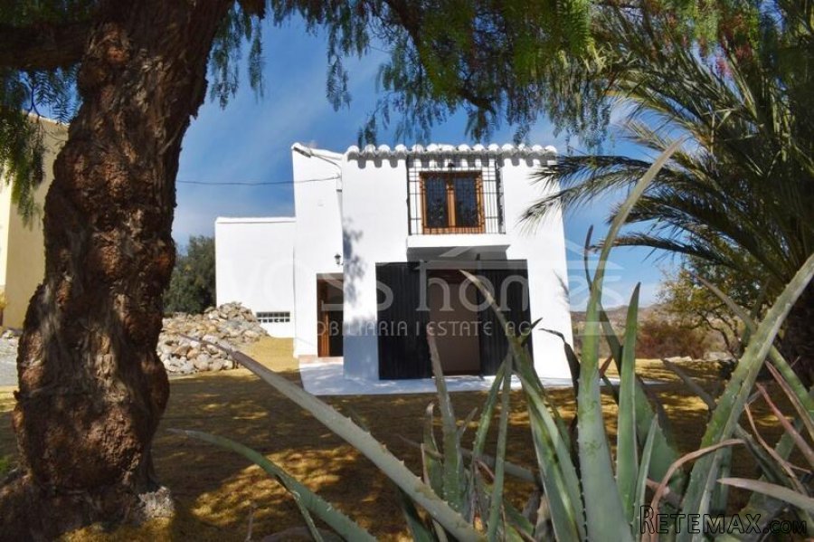 EXCLUSIVE LISTING TO VOSS HOMES - A very attractive.. - 5