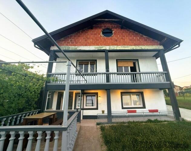 Renovirana kuća s mogućnošću odvajanja u dvije jedinice