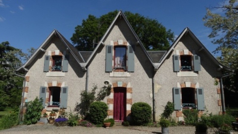 UNIQUE country house with lots of..