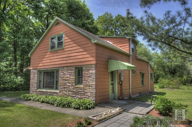 2 bedroom House For Sale: A COUNTRY..