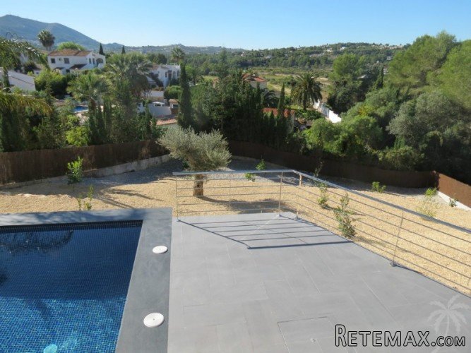 Now complete, this superb new villa is located in a quiet.. - 2