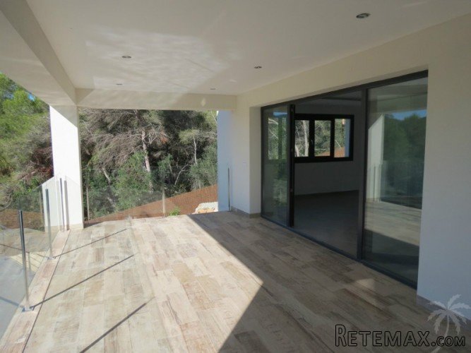 Now complete, this superb new villa is located in a quiet.. - 3